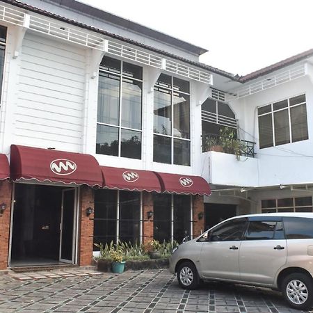 Hotel Reddoorz Near Kampung Warna Warni Malang Exterior foto