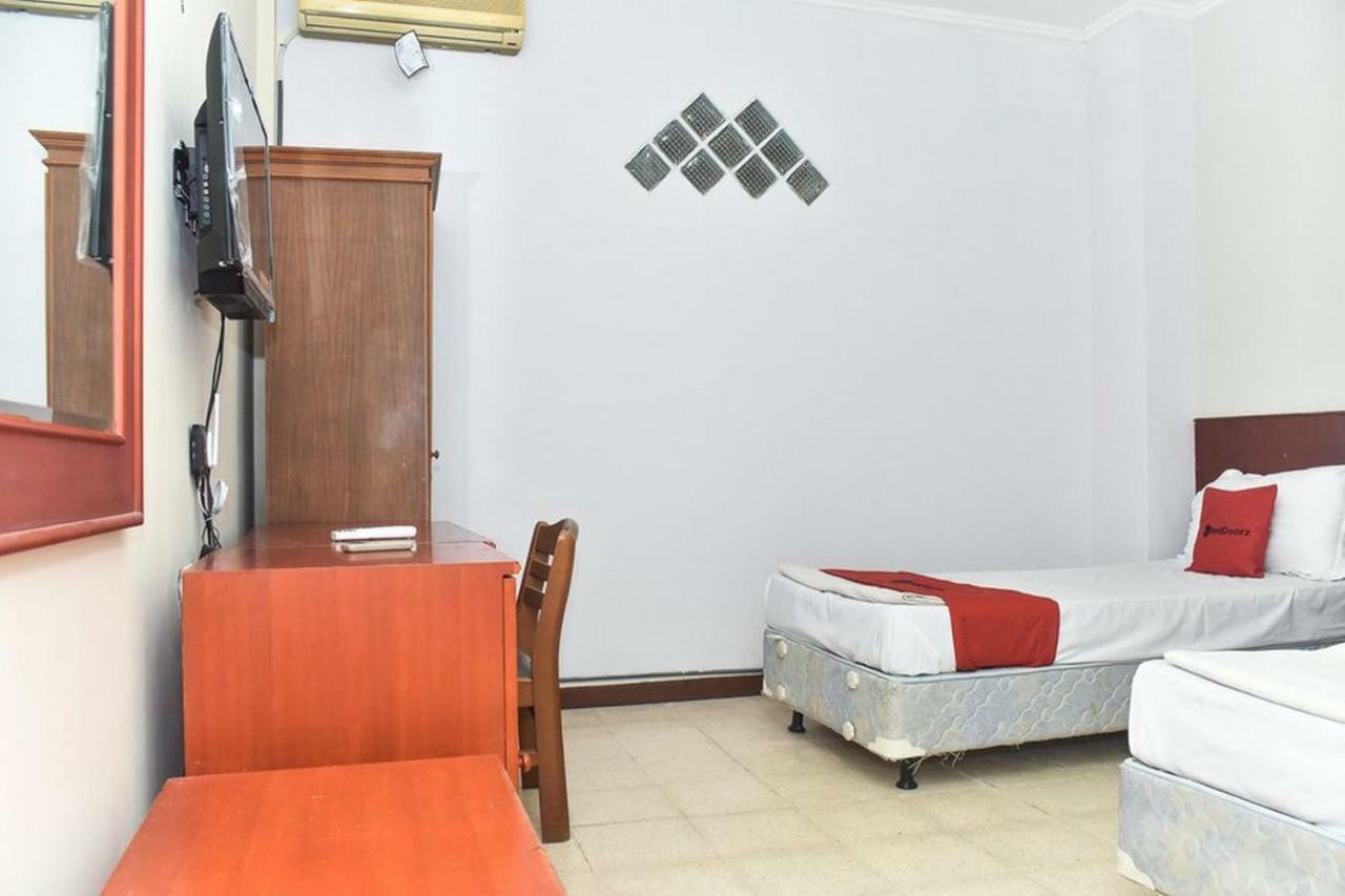 Hotel Reddoorz Near Kampung Warna Warni Malang Exterior foto