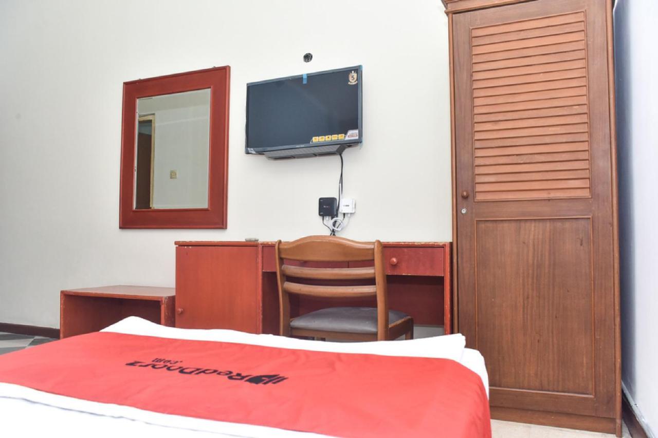 Hotel Reddoorz Near Kampung Warna Warni Malang Exterior foto