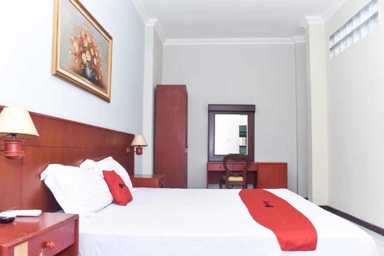 Hotel Reddoorz Near Kampung Warna Warni Malang Exterior foto