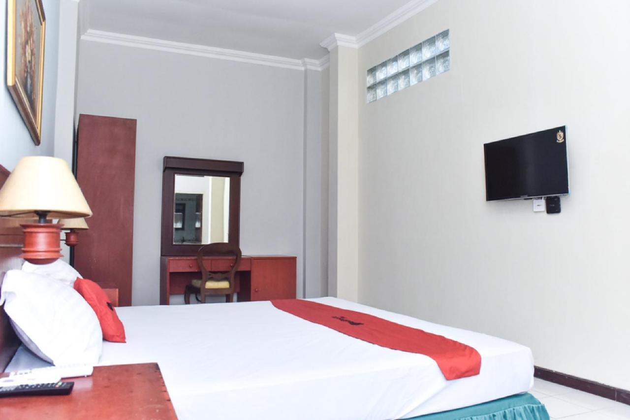 Hotel Reddoorz Near Kampung Warna Warni Malang Exterior foto
