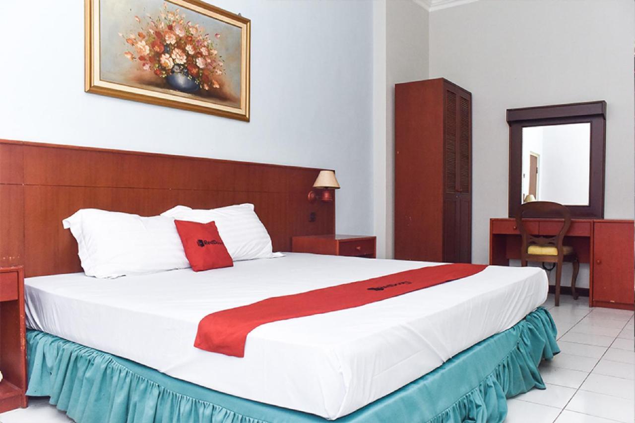 Hotel Reddoorz Near Kampung Warna Warni Malang Exterior foto