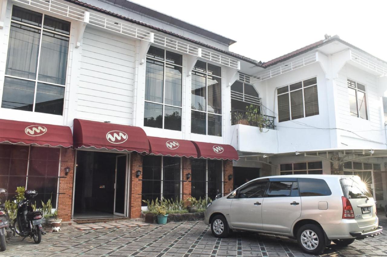 Hotel Reddoorz Near Kampung Warna Warni Malang Exterior foto